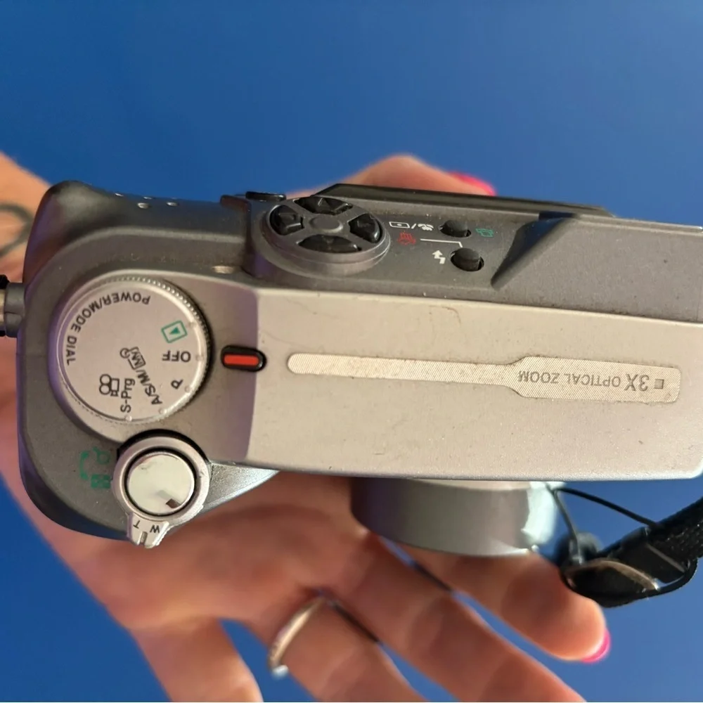 Olympus CAMEDIA C-4000 Zoom 4.0MP Digital Camera